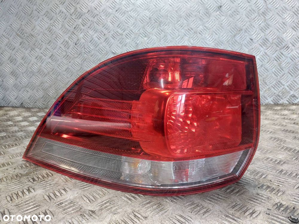 LAMPA LEWY TYŁ VOLKSWAGEN GOLF VI KOMBI 1K9945095H ID: 236308 - 1