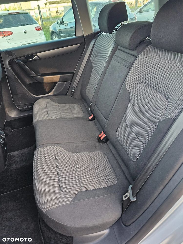 Volkswagen Passat - 33