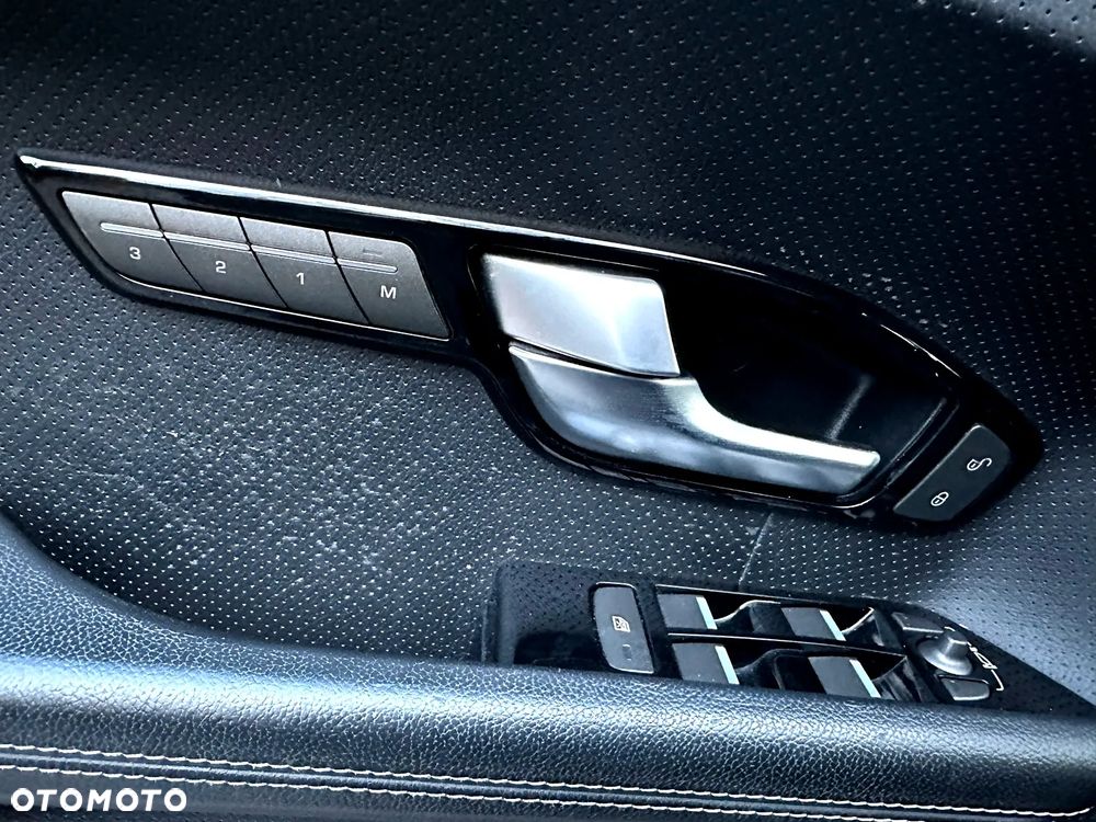 Land Rover Range Rover Evoque - 28