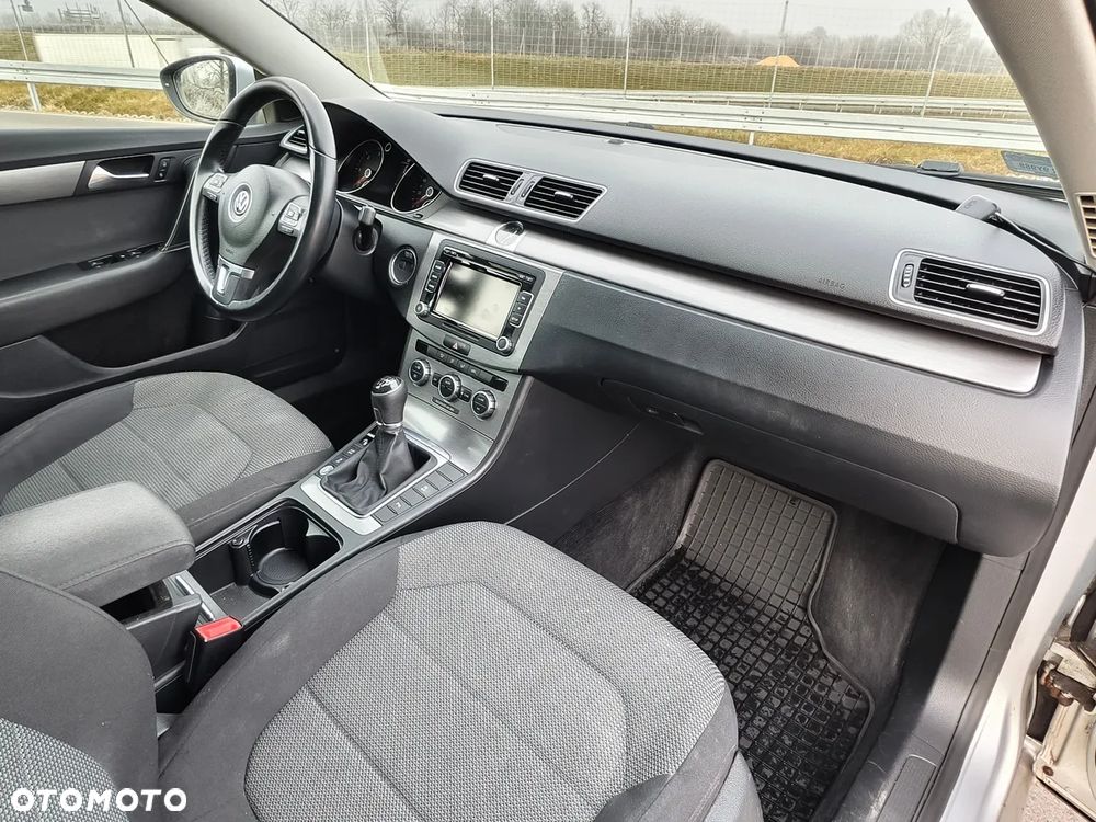 Volkswagen Passat 2.0 TDI Comfortline - 11