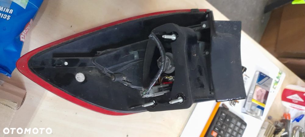 LAMPA PRAWA FORD MONDEO MK4 LIFT KOMBI - 3