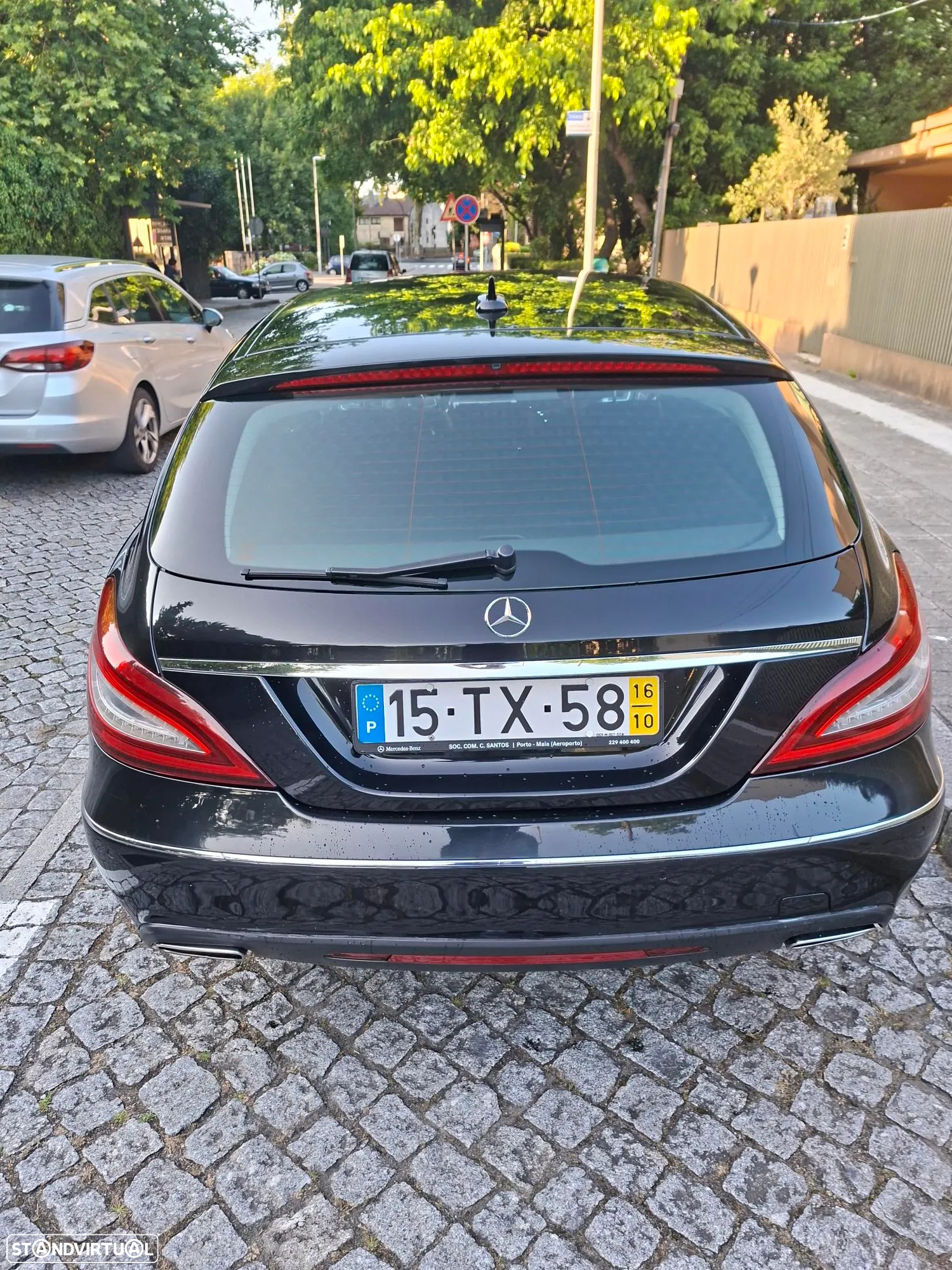 Mercedes-Benz 220 - 6