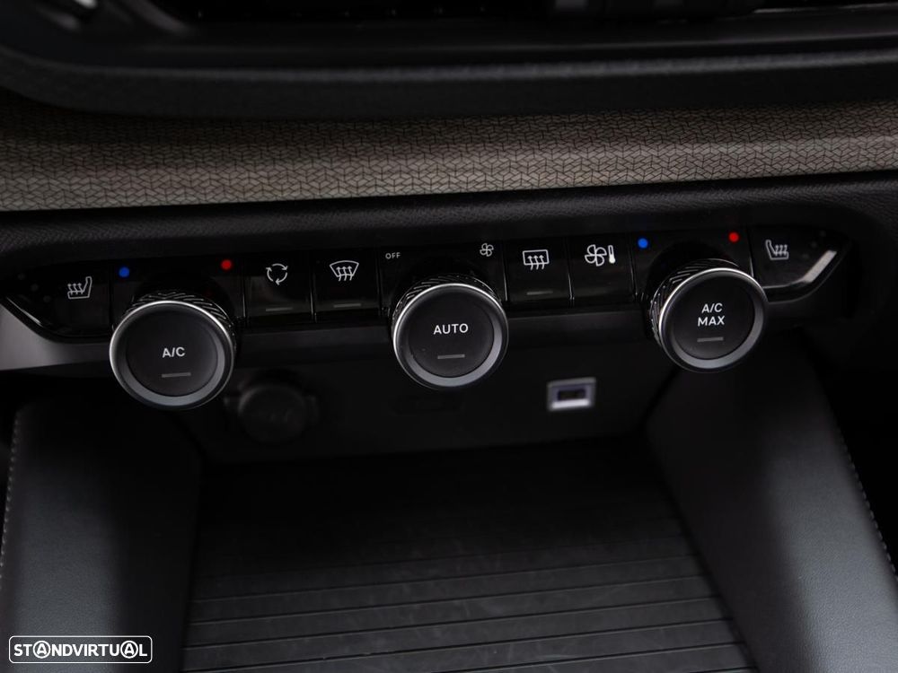 Citroën C5 X 1.6 Hybrid Shine e-EAT8 - 19