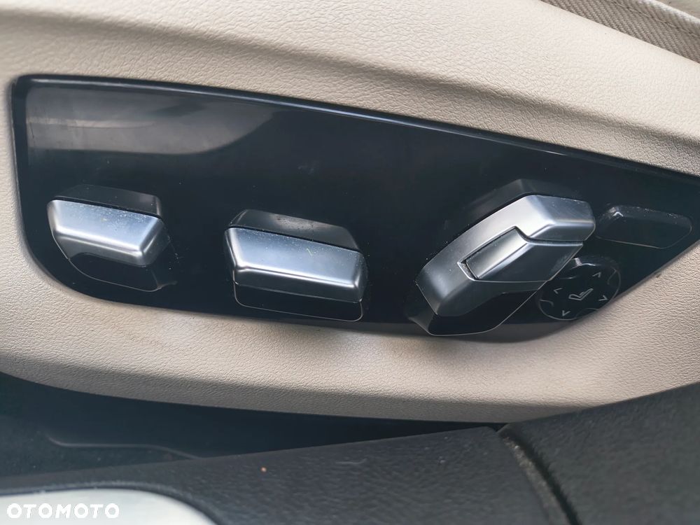 BMW Seria 7 ver-740ld-xdrive - 29