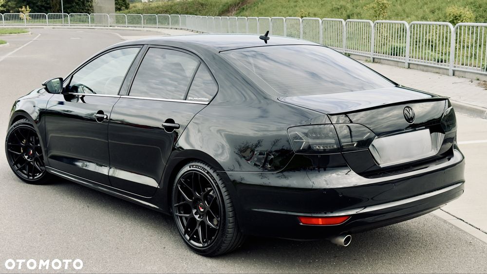 Volkswagen Jetta - 3