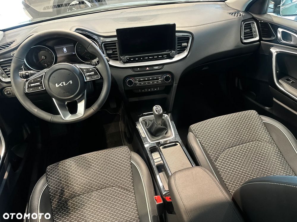 Kia Ceed - 10