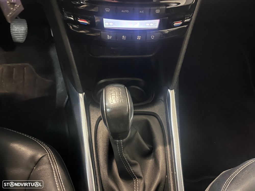 Peugeot 2008 1.2 VTi Allure - 28