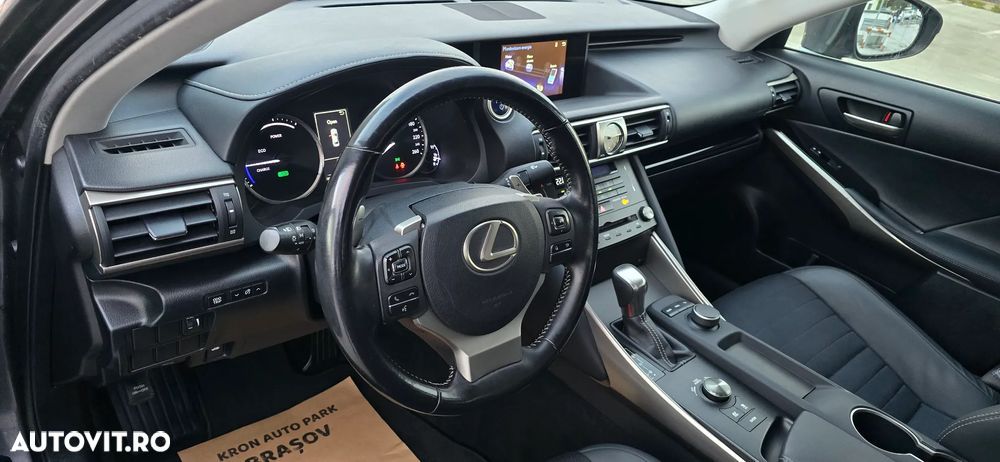 Lexus Seria IS 300h Executive Plus - 9
