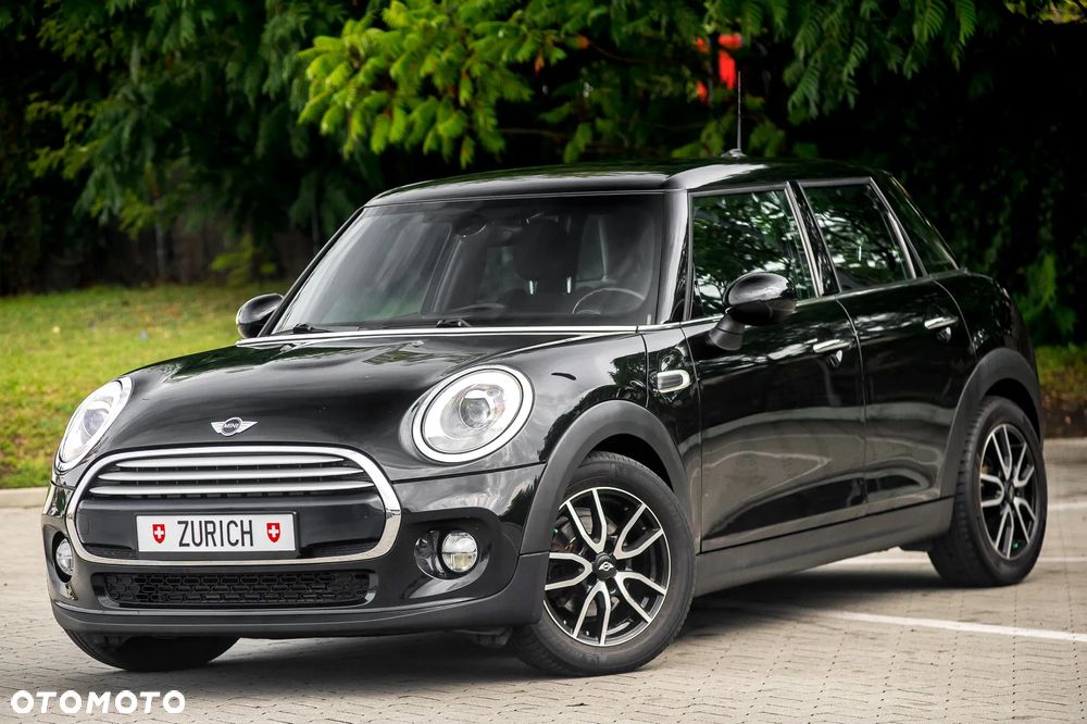 MINI Cooper Essential Trim - 13