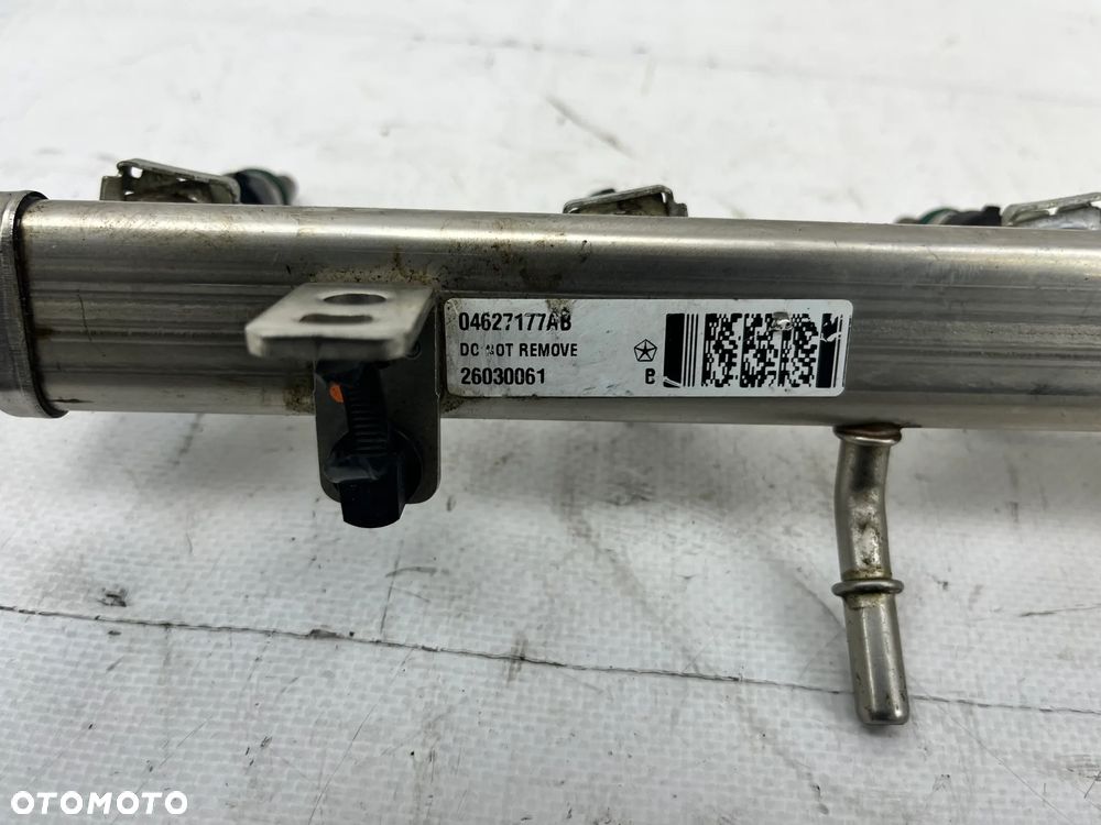 Listwa wtryskowa Fiat 500 1.4 MultiAir USA 04627177AB - 3