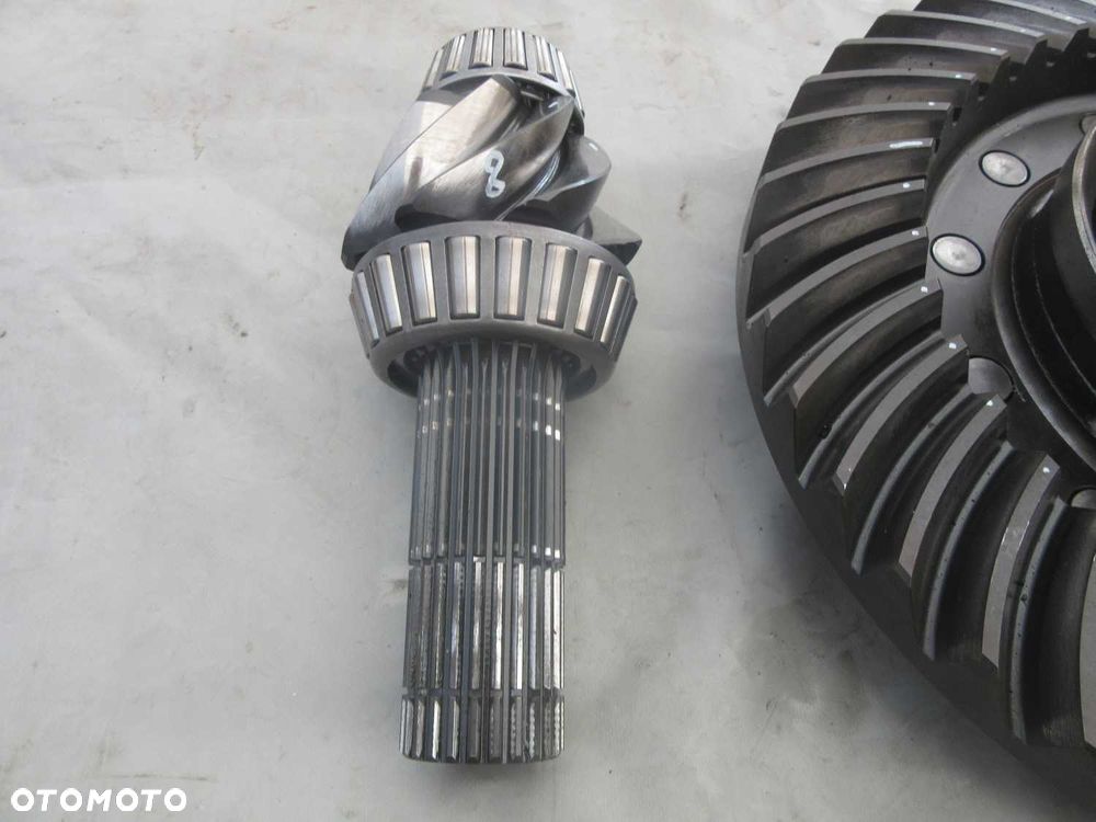 Atak talerz dyferencjał 8x39 Claas Ares 697 ATS - 3