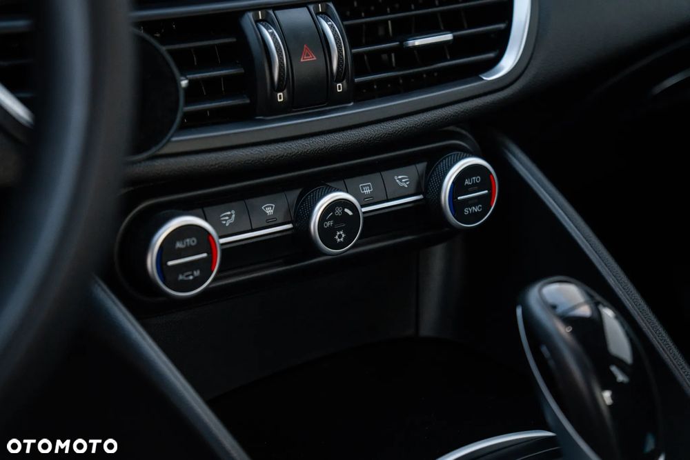 Alfa Romeo Giulia 2.0 Turbo Business - 11