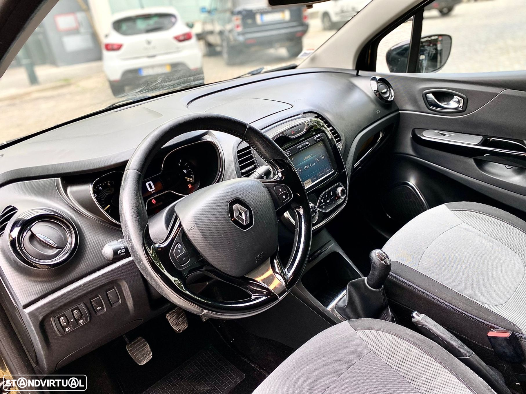 Renault Captur 1.5 dCi Exclusive - 17