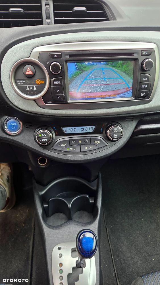Toyota Yaris Hybrid 100 Sol - 9
