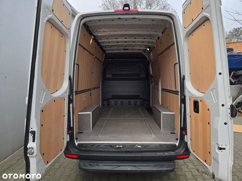 Mercedes-Benz Sprinter - 11