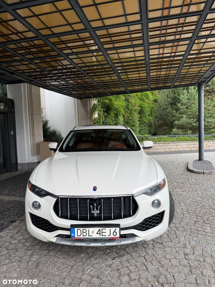 Maserati Levante Essence - 1