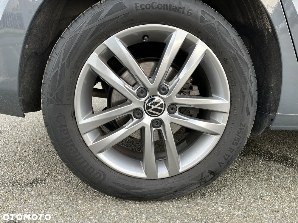 Volkswagen Touran - 18