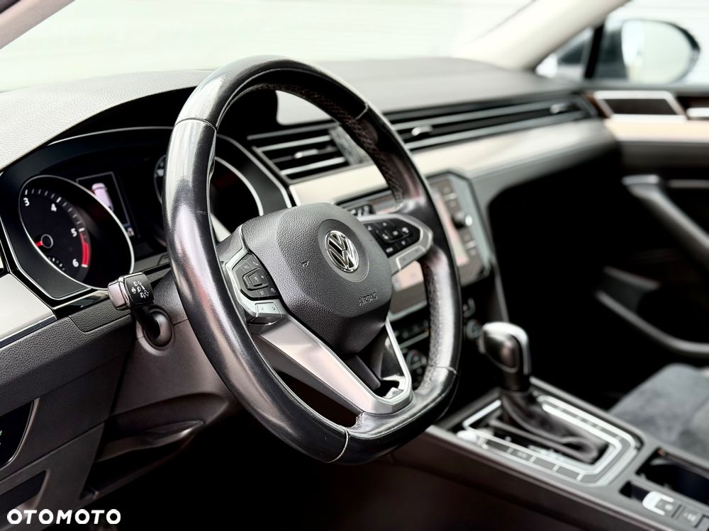 Volkswagen Passat Variant 2.0 TDI SCR DSG BlueMotion Highline - 21
