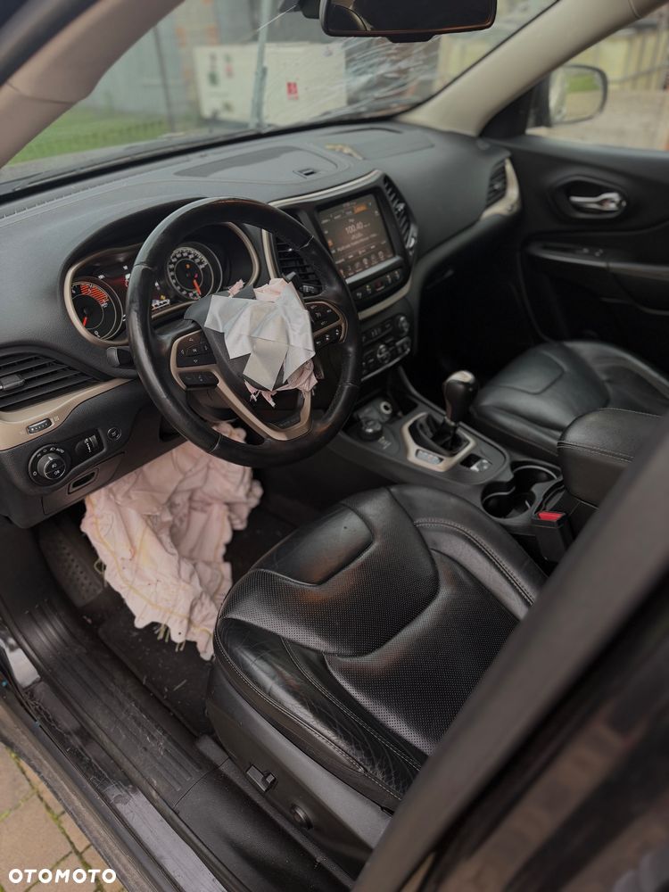 Jeep Cherokee - 3