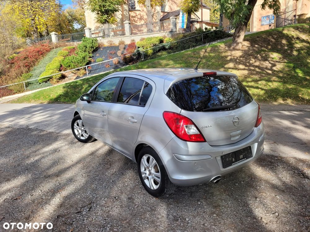 Opel Corsa 1.4 16V Innovation - 4