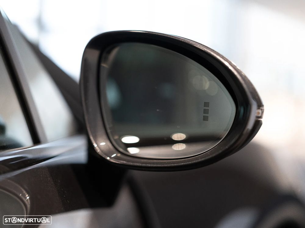 Porsche Macan Electric 4 - 17