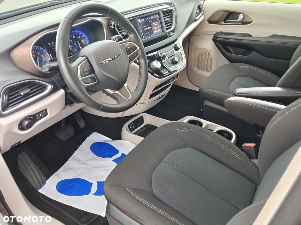 Chrysler Pacifica - 11
