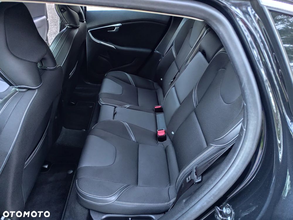 Volvo V40 D2 - 24