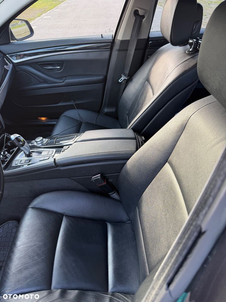 BMW Seria 5 525d xDrive - 22
