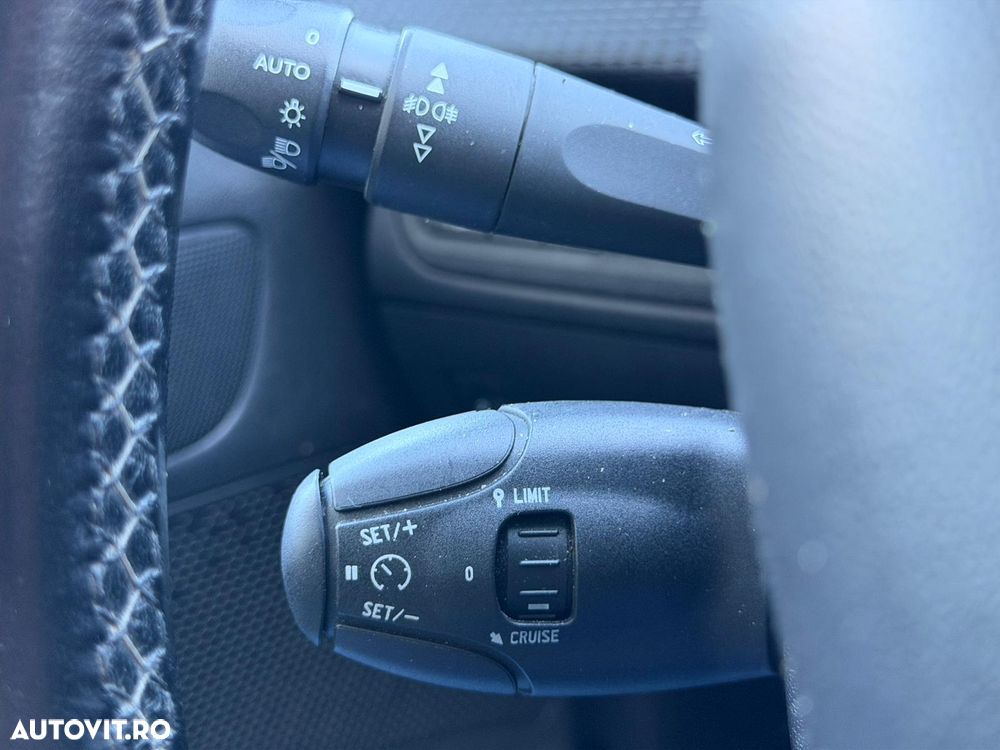 Peugeot 2008 1.2 PureTech Turbo EAT6 S&S Allure - 33