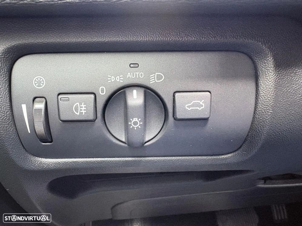 Volvo V40 1.5 T3 Sport Edition Plus Geartronic - 36