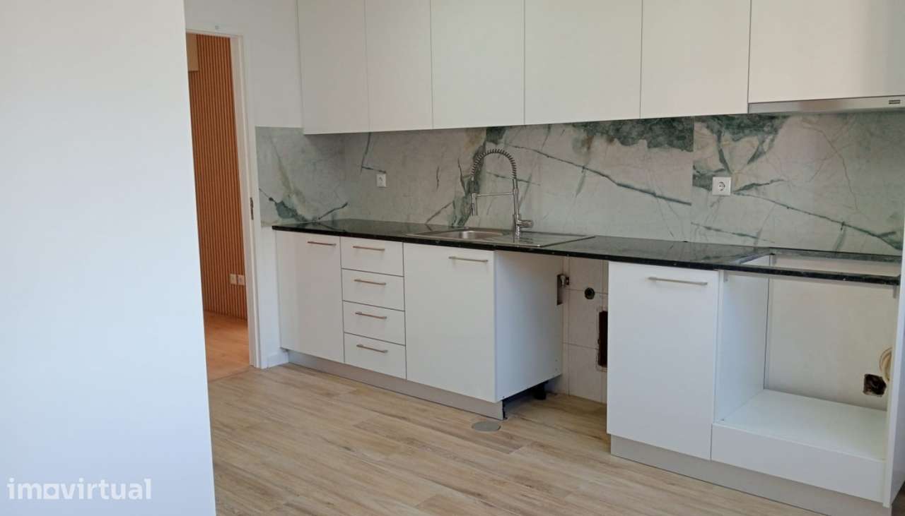 Venda de Apartamento T3 Totalmente Remodelado, Sta Maria Maior, Viana - Grande imagem: 2/18