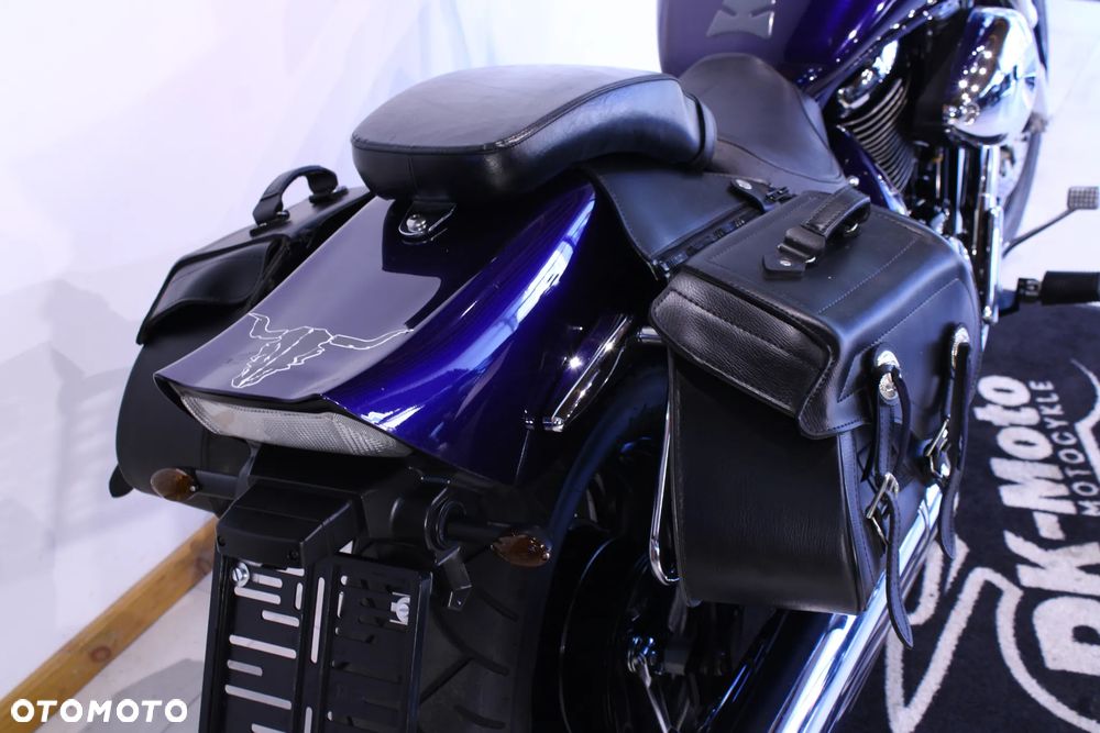 Suzuki Intruder - 18