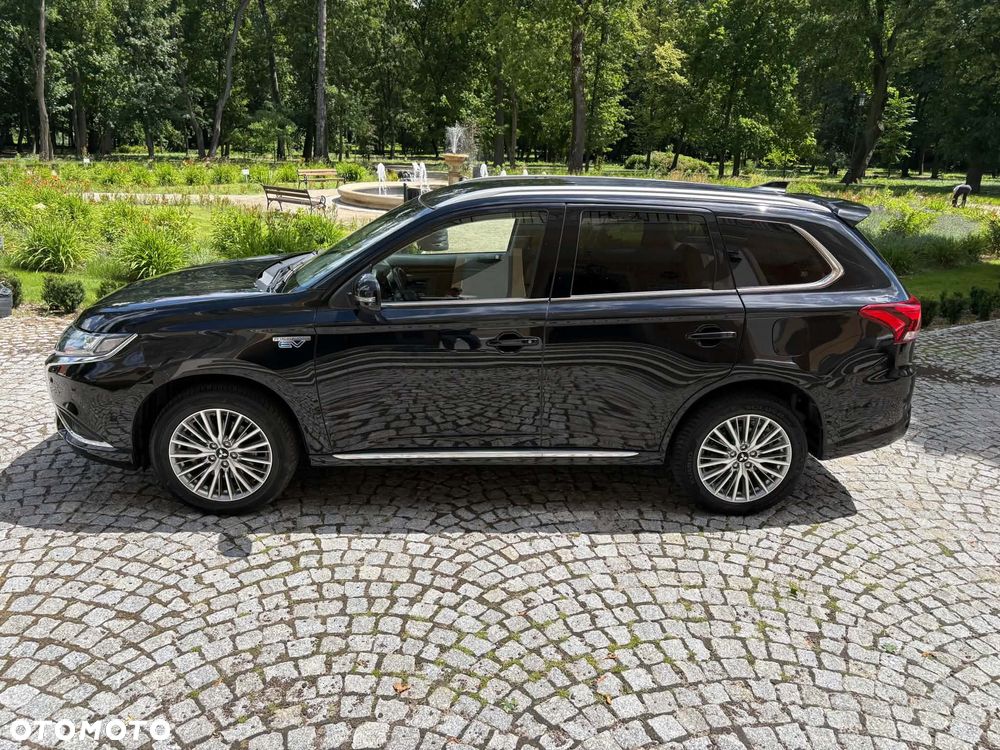 Mitsubishi Outlander - 4
