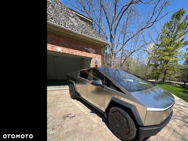 Tesla Cybertruck - 18