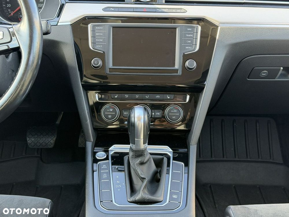 Volkswagen Passat - 16
