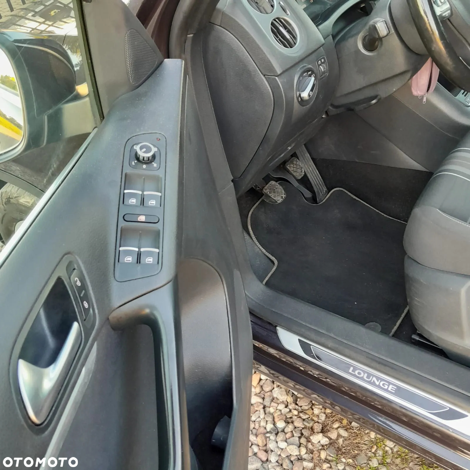 Volkswagen Tiguan 2.0 TDI DPF BlueMotion Technology Lounge Sport & Style - 12