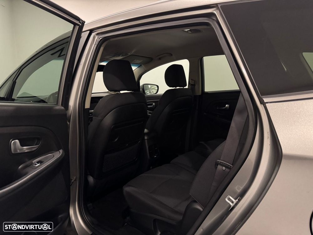 Kia Carens 1.7 CRDi ISG TX - 24
