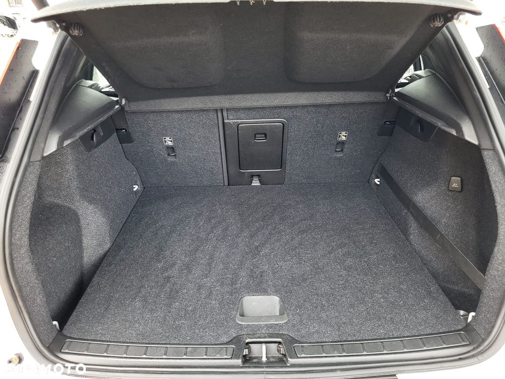 Volvo XC 40 D3 SCR Momentum - 21