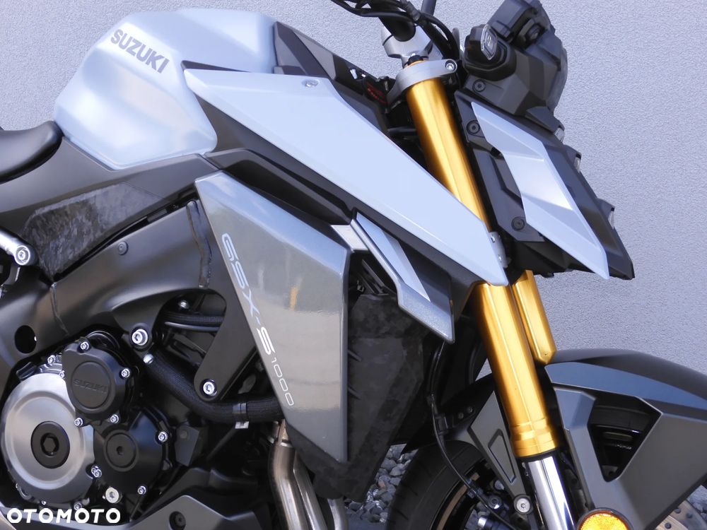 Suzuki GSX 1000 - 6