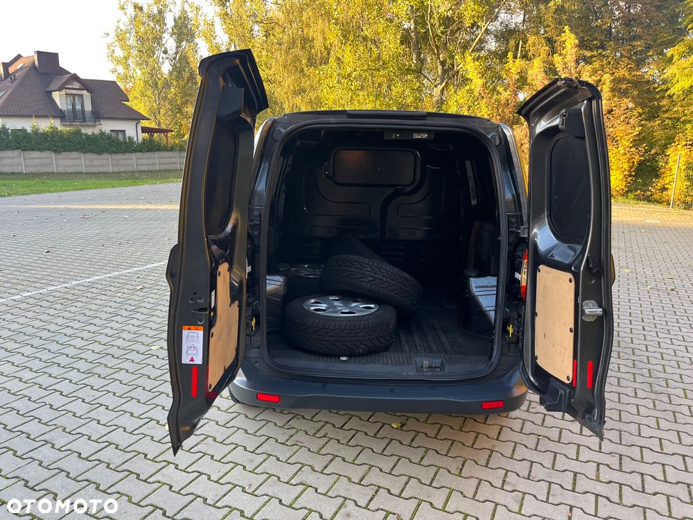 Ford Transit Courier - 15