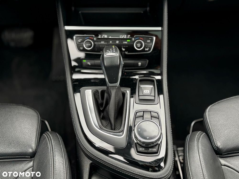 BMW Seria 2 225i Luxury Line - 14