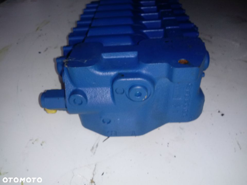 Rozdzielacz hydrauliczny Rexroth  DSI 118812 1003 9 Sekcji - 7