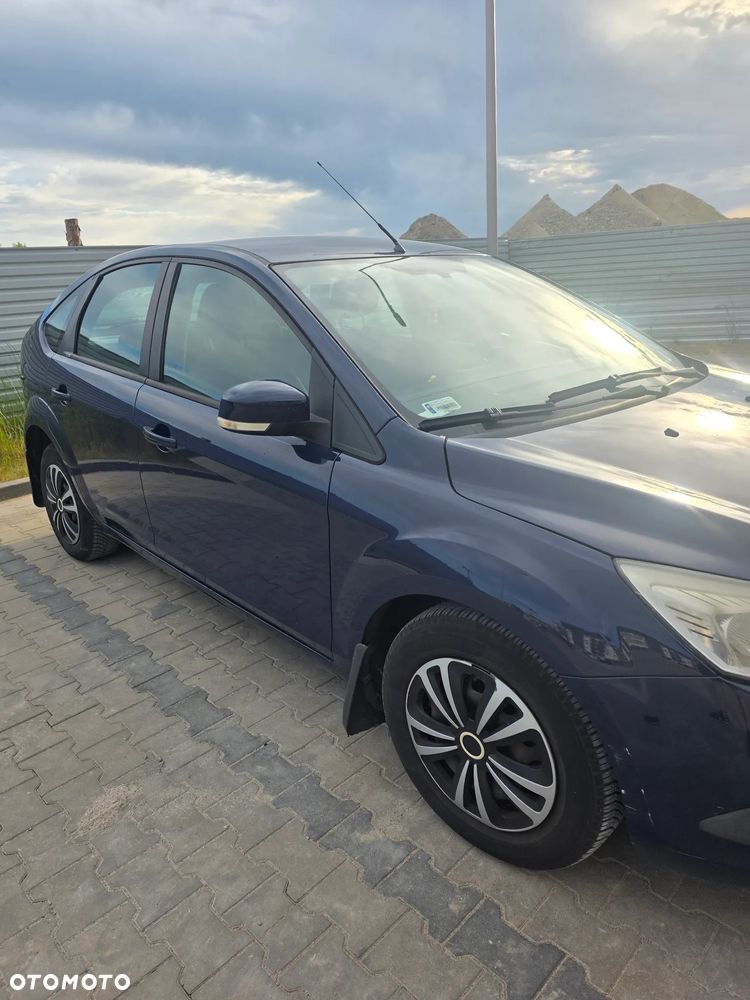 Ford Focus 1.6 Ambiente - 2