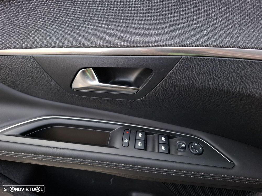 Peugeot 3008 1.2 PureTech Allure EAT8 - 24