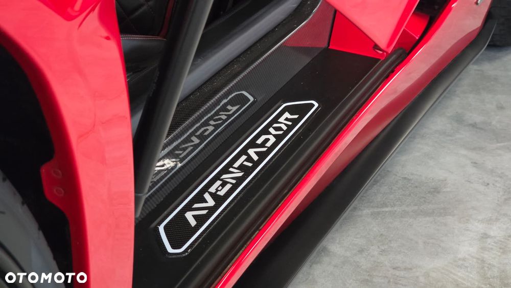 Lamborghini Aventador - 22