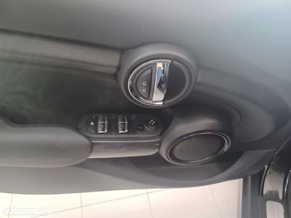MINI 5 Portas One D - 23