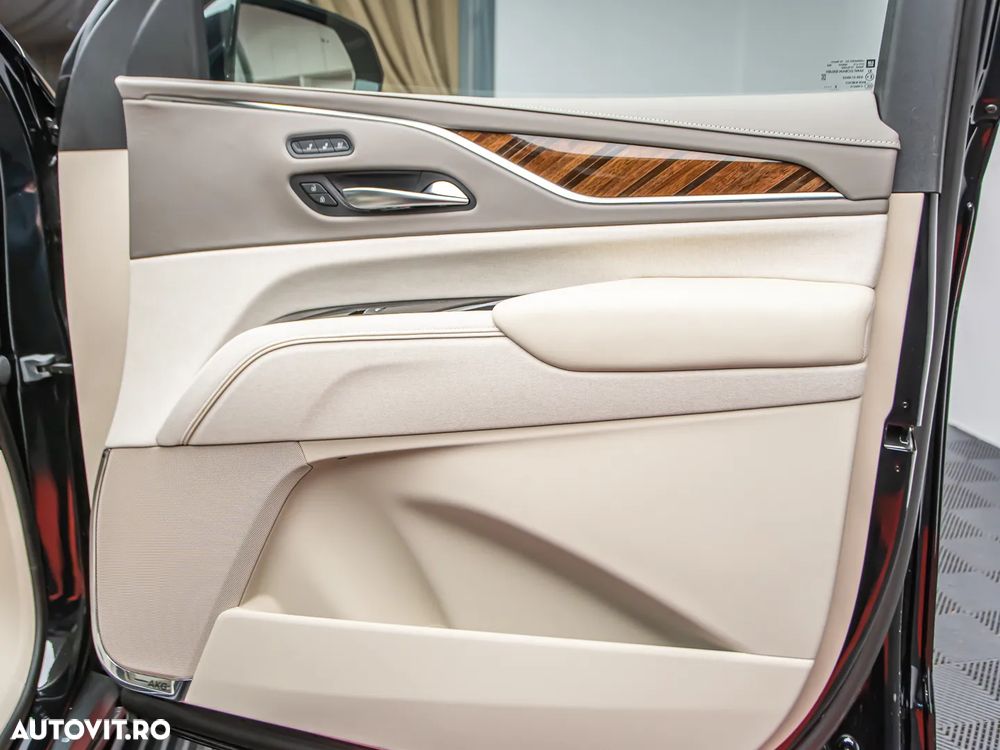 Cadillac Escalade 6.2 V8 ESV Platinum - 11