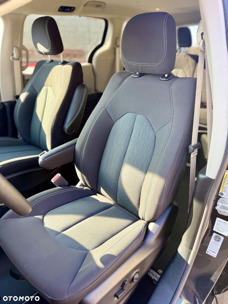 Chrysler Pacifica - 9
