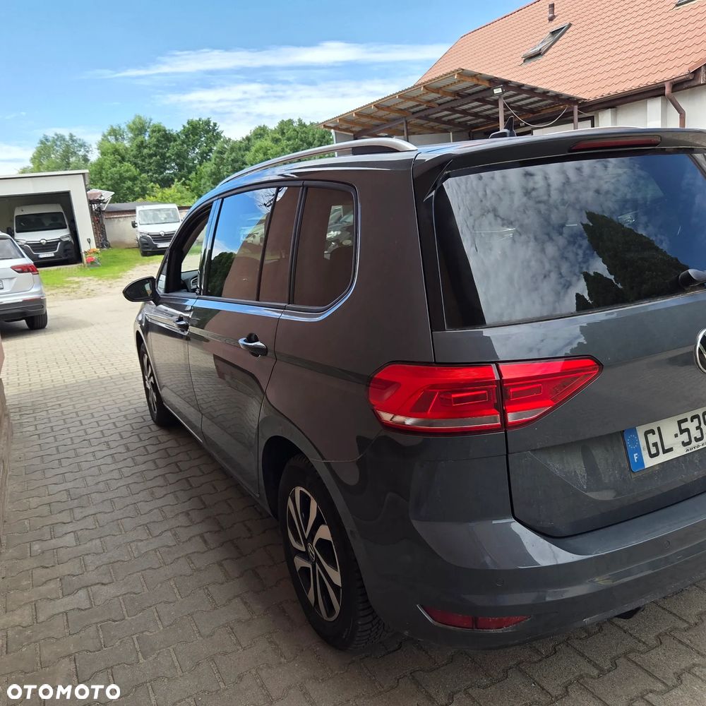 Volkswagen Touran - 4
