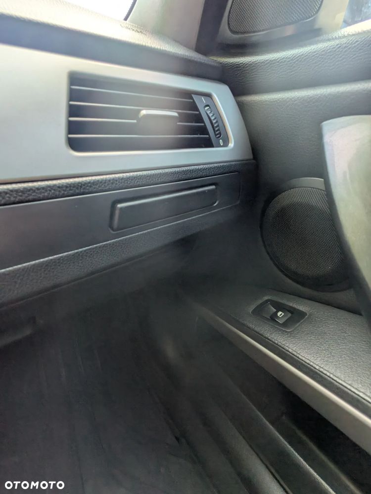 BMW Seria 3 325i - 28